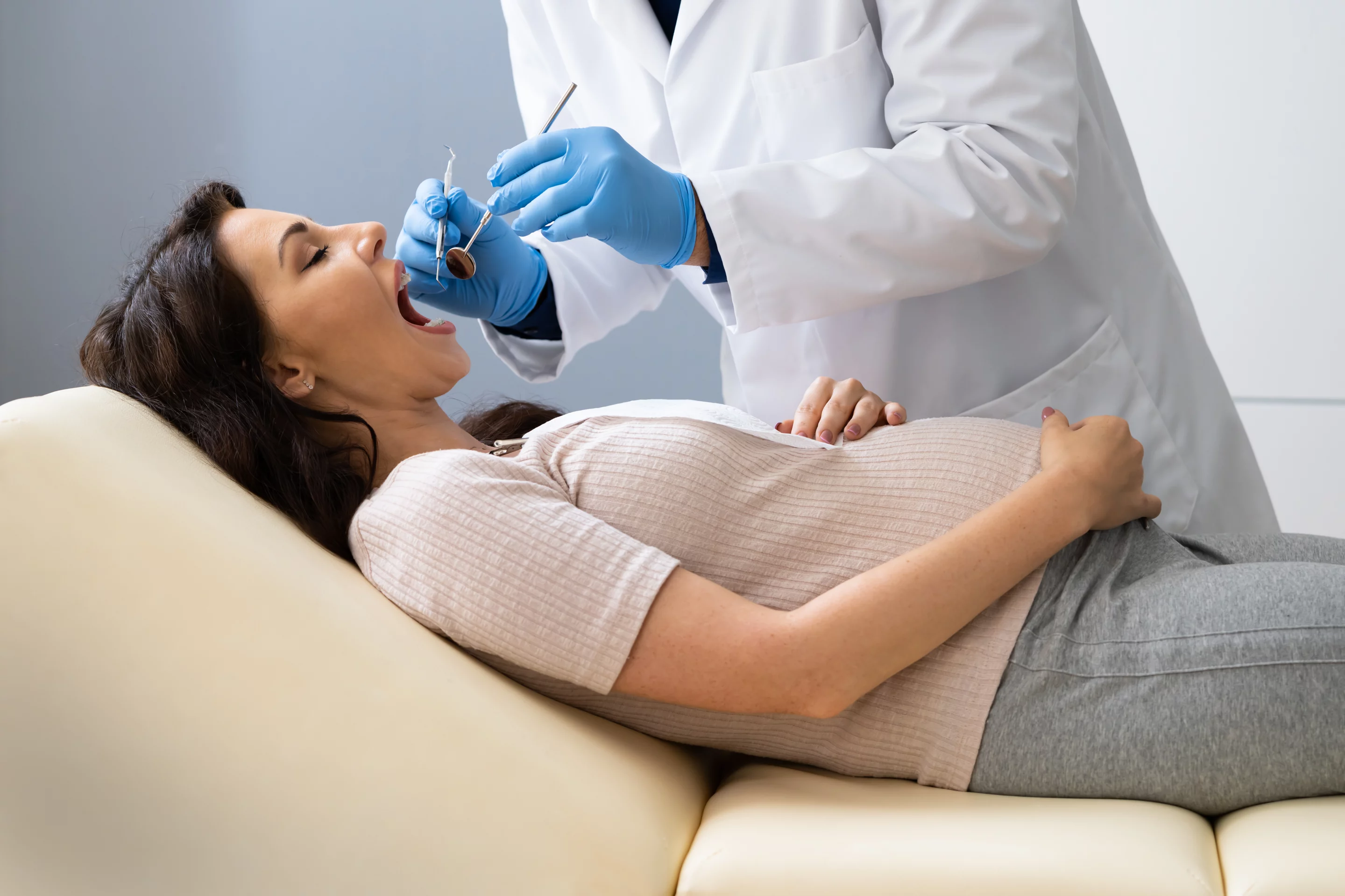 Імплантація зубів під час вагітності